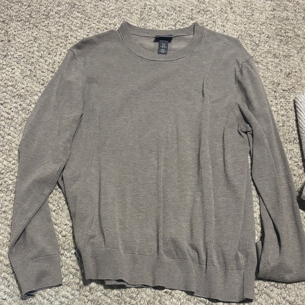 H&M Men's Light Gray Crewneck Sweater